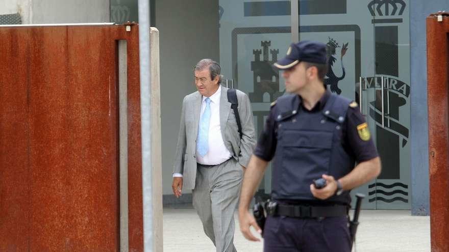 Francisco Álvarez-Cascos abandona la Audiencia Nacional tras declarar en el juicio del caso Gürtel.