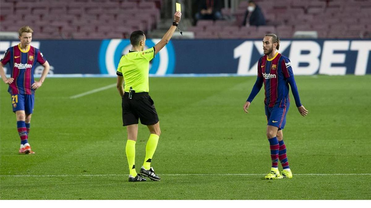 Mingueza y De Jong están a una tarjeta de la sanción