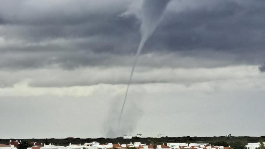 Un pequeño tornado y una fuerte granizada en Menorca