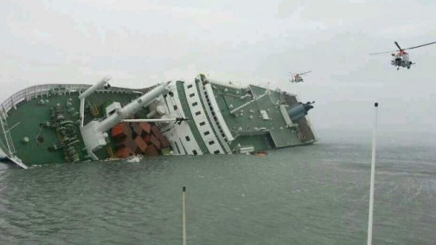 Se hunde en Corea del Sur un ferry con 475 pasajeros a bordo