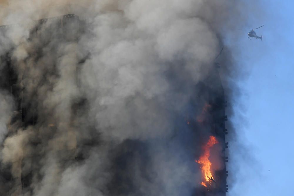 Incendio en un edificio de 24 plantas en Londres