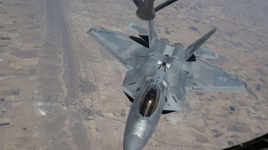 Imagen de archivo de un caza estadounidense sobrevolando Siria.
