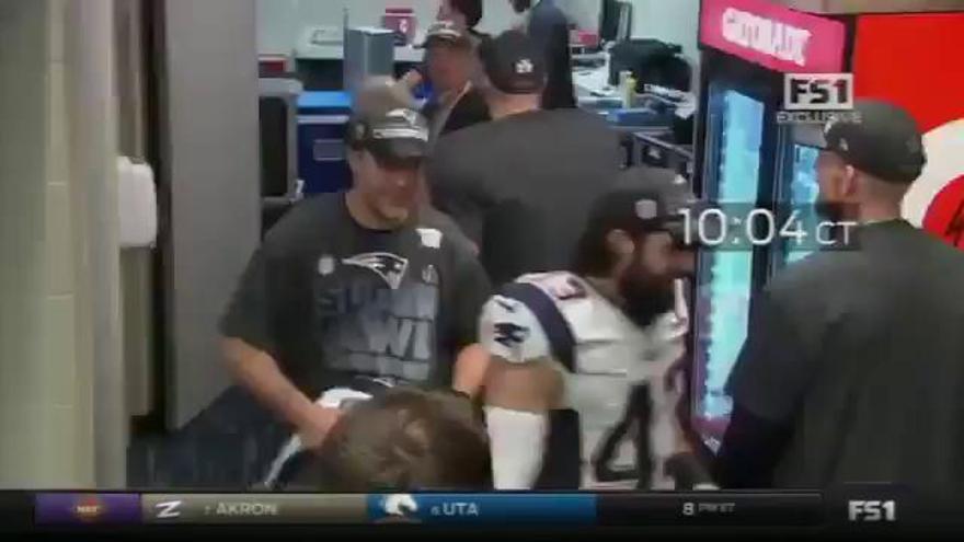 Cazan al director de un periódico robando la camiseta de Tom Brady