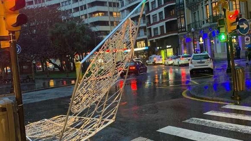 Caída de luces de Navidad en la calle Uría