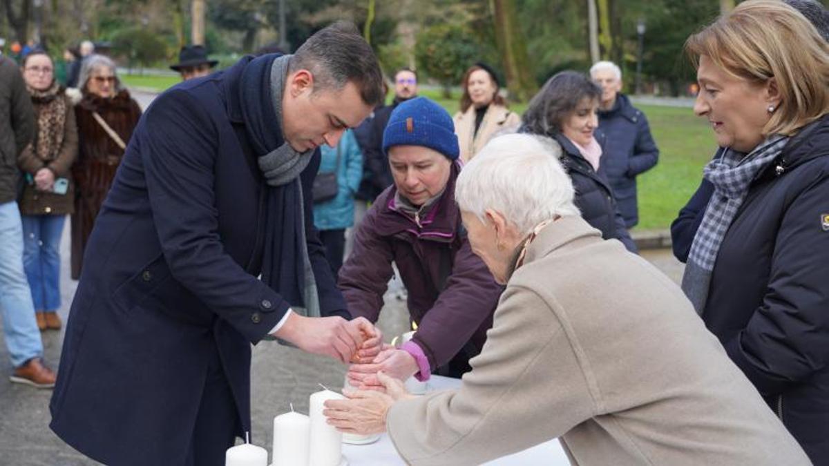 Seis velas por las víctimas del Holocausto