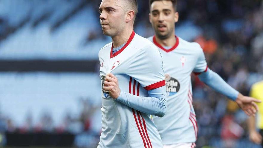 Iago Aspas celebra uno de los goles ante el Sevilla en Balaídos. // Ricardo Grobas