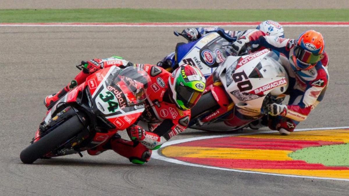 Pilotos en el circuito turolense de MotorLand