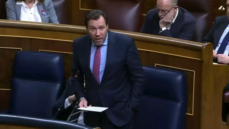 VÍDEO | Óscar Puente carga contra la gestión de los trenes en Mallorca: "¿Los usuarios corren peligro?"