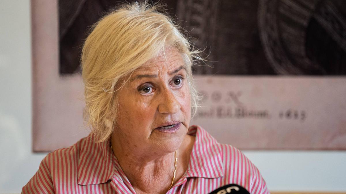 Carme Arenas en la librería Laie de Barcelona.