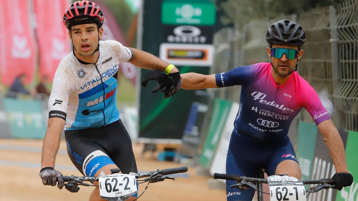 Llegada de la Andalucía Bike Race al Parque de la Asomadilla en 2022.