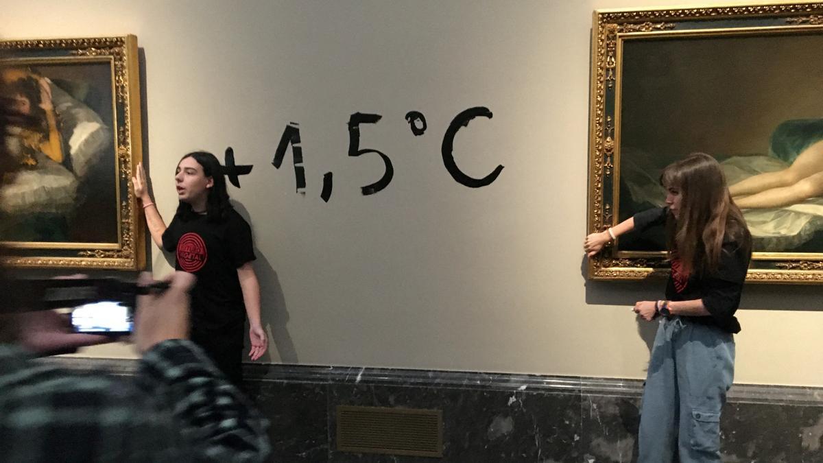 Activistas en el Museo del Prado