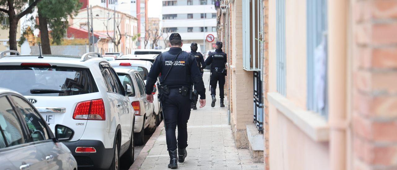 Efectivos de la Policía Nacional fueron alertados por la madre, que estaba muy angustiada por lo sucedido.