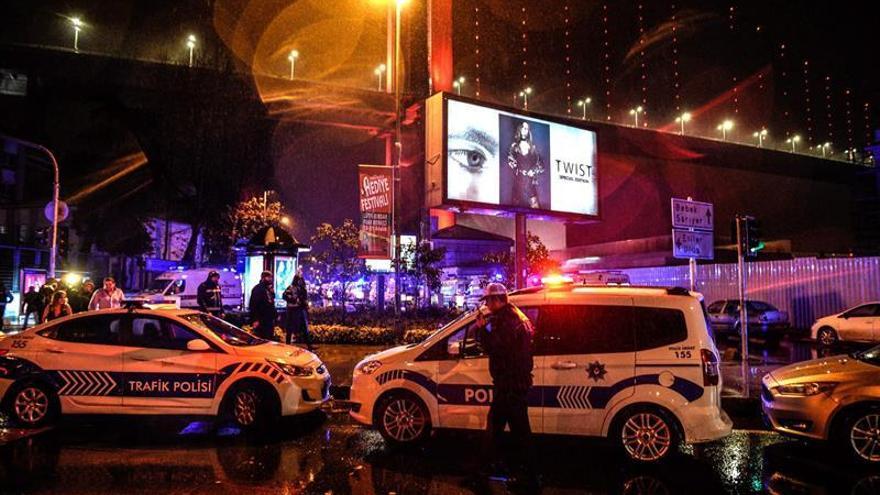 Un ataque a una discoteca de Estambul deja al menos 35 muertos