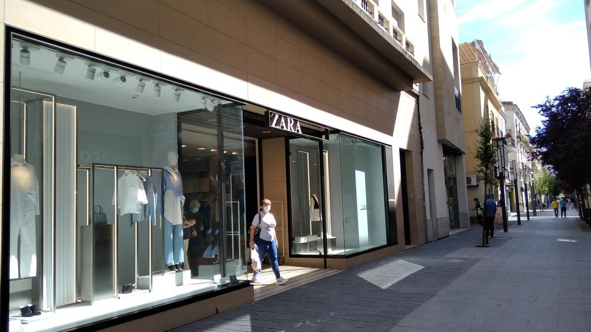 Ayer fue el último día que abrió la tienda de Zara en la calle Menacho.