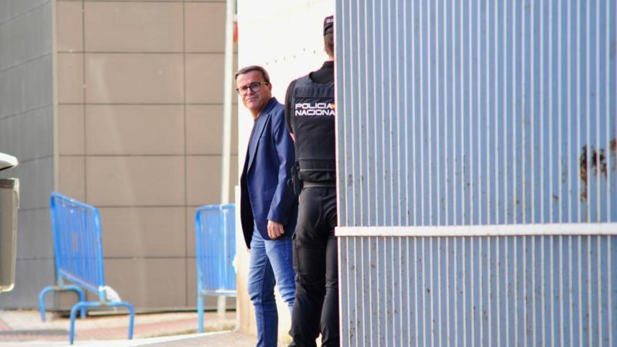 Miguel Ángel Gallardo, a la salida de la Audiencia Provincial, durante los días de la vista oral.