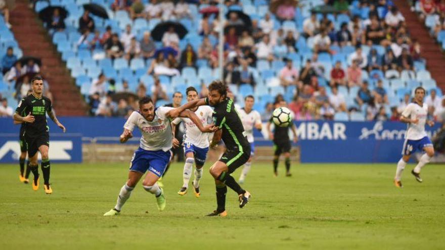 Dos malas decisiones defensivas dejan sin el triunfo a un Zaragoza mejorado