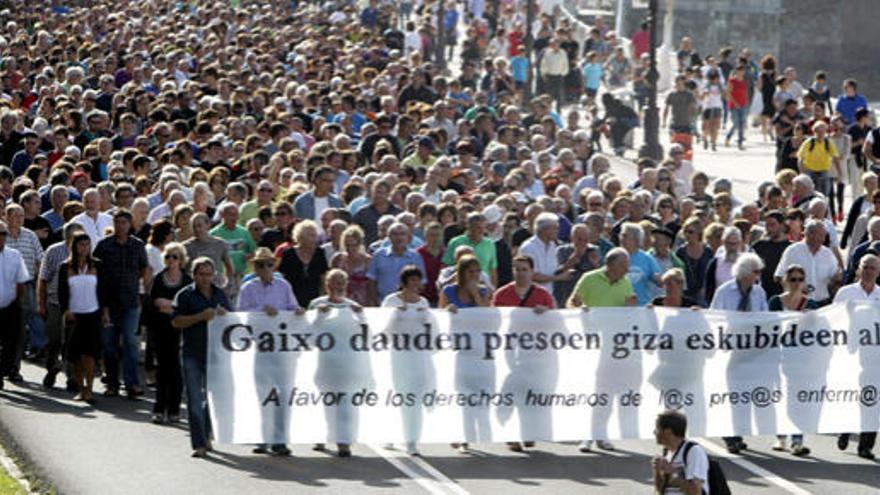 Varios miles de personas se han manifestado esta tarde en San Sebastián