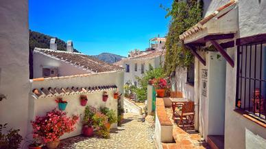 Este es uno de los pueblos de interior más mágicos de Málaga, con un delicioso vino y un paisaje impresionante