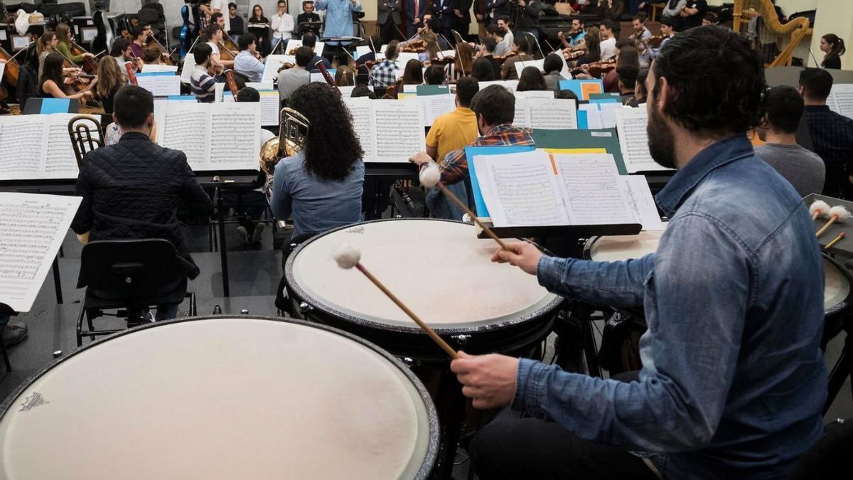 Un ensayo de la Joven Orquesta de Canarias.