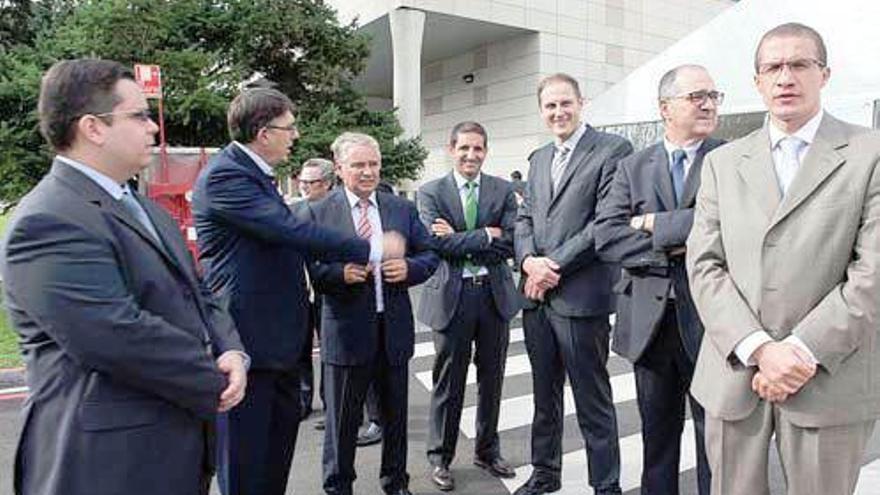 Hamid Mezaib (d.) sustituirá a Joao Matosinhos (i.) en Mangualde.