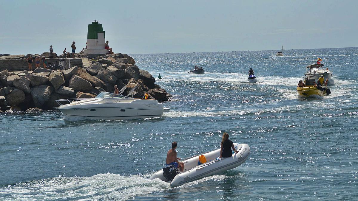 Trànsit de vaixells a Empuriabrava, aquest estiu