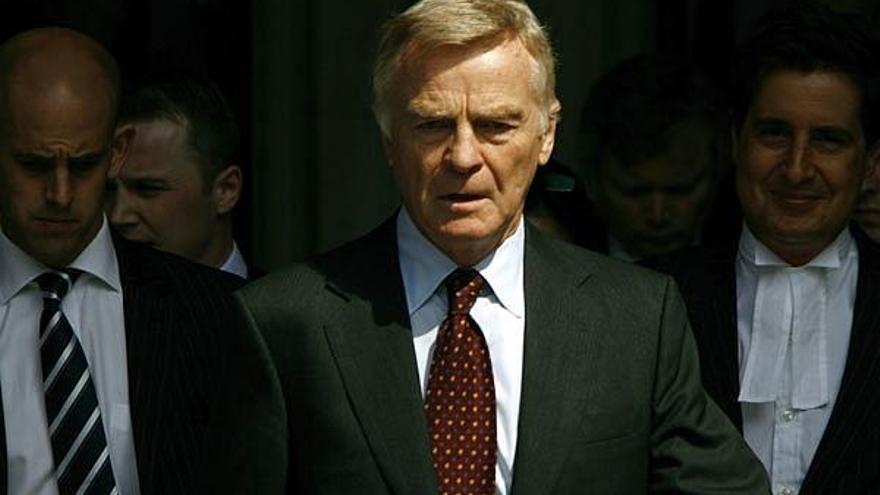 Max Mosley a su salida de los juzgados