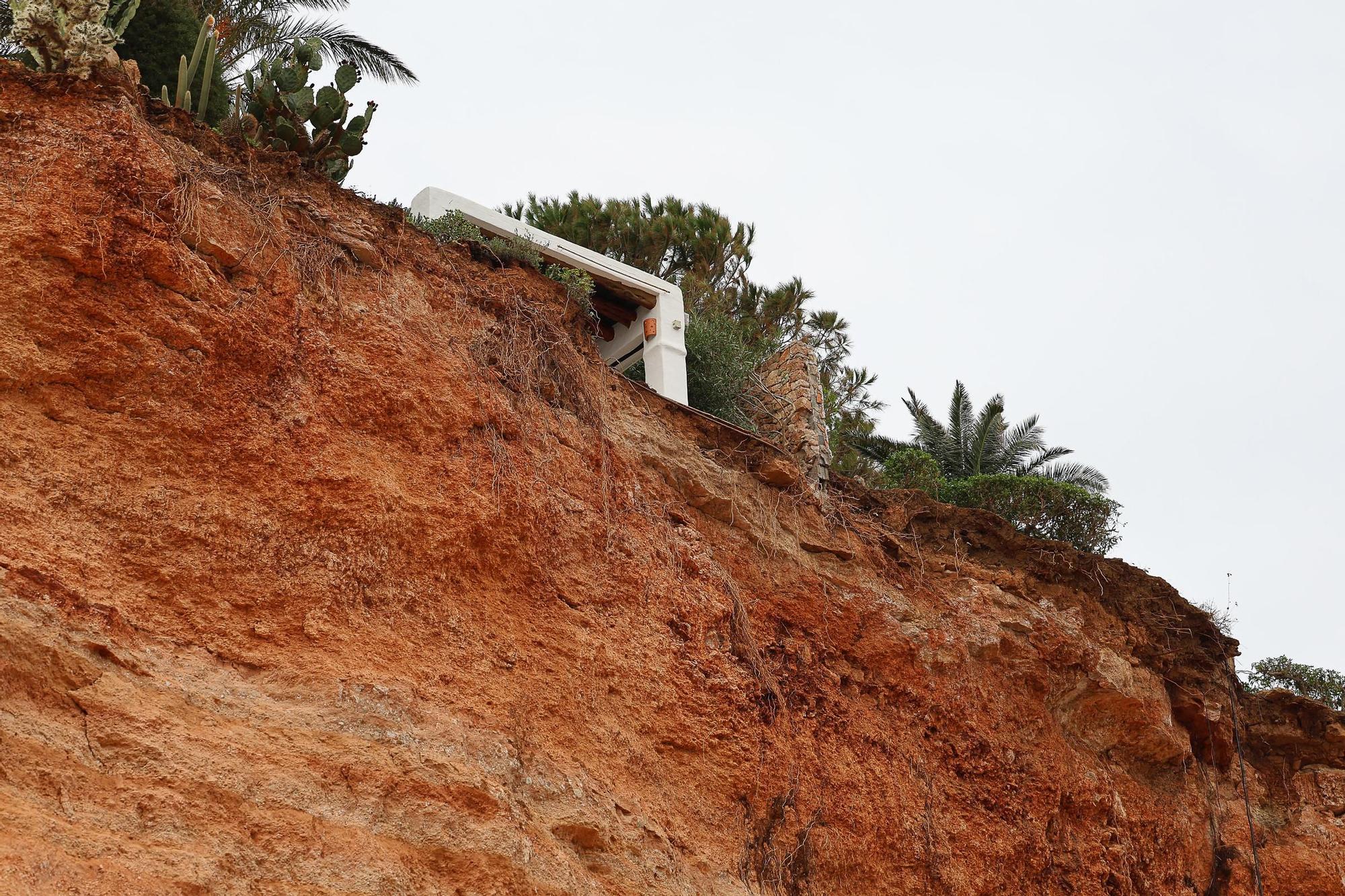 Nuevas imágenes del derrumbe del acantilado de Porroig