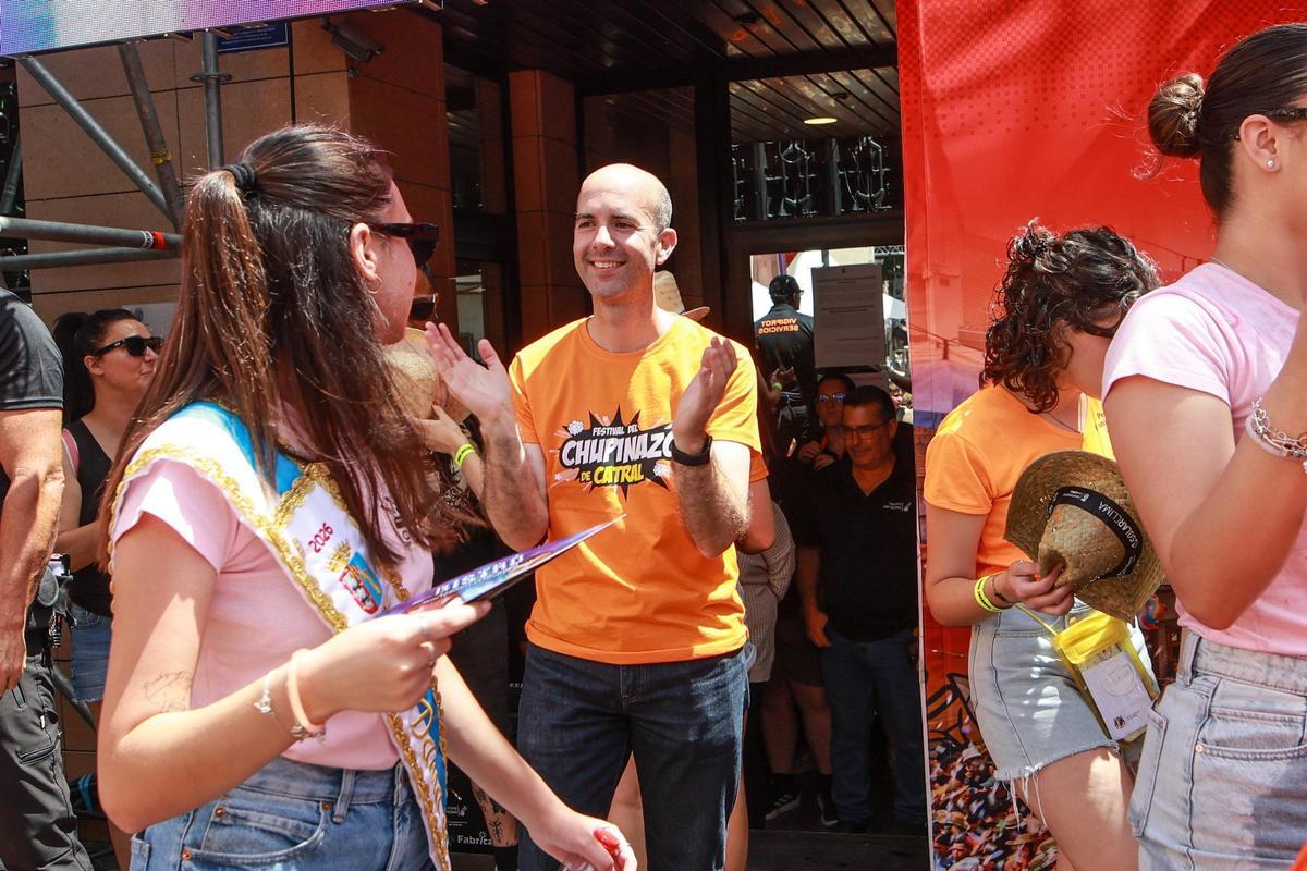 Así ha sido el chupinazo de las fiestas de Catral 2026 : el pionero que abre las fiestas de veraniegas de los municipios de la Vega Baja