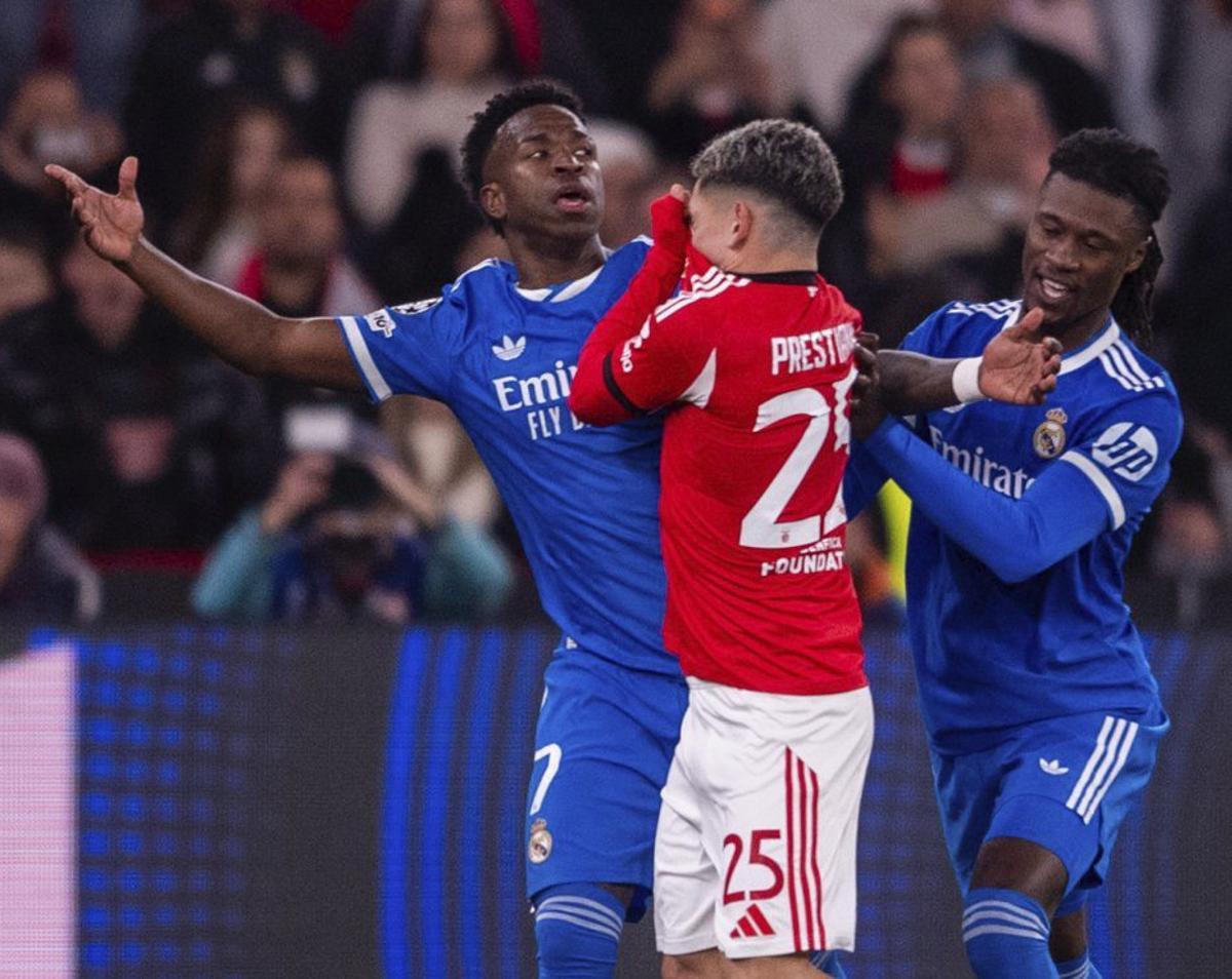 La UEFA investiga si hi va haver insult racista de Prestianni a Vinícius