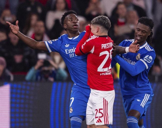 La UEFA investiga si hi va haver insult racista de Prestianni a Vinícius