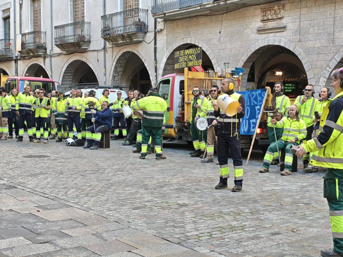 La mobilització de les brigades de divendres passat a la plaça del Vi.