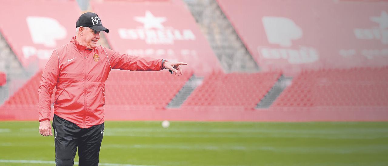 Javier Aguirre, durante un entrenamiento en Son Moix.