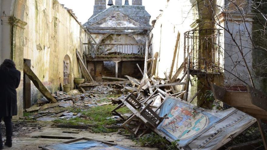 Estado ruinoso de la iglesia de San Jorge en Carbajales de La Encomienda.