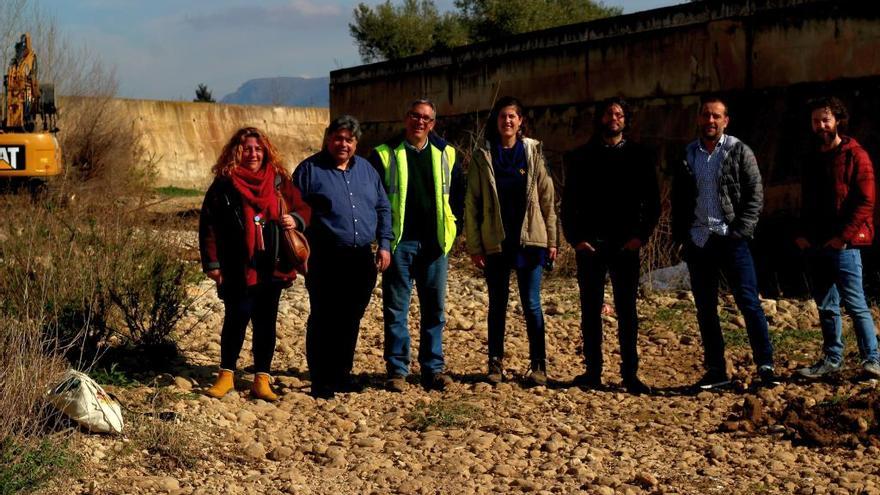 Ferragut, y otras autoridades locales, visitando las obras.