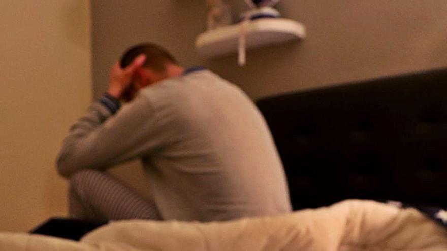 Un hombre con problemas para dormir, de madrugada. | // FDV