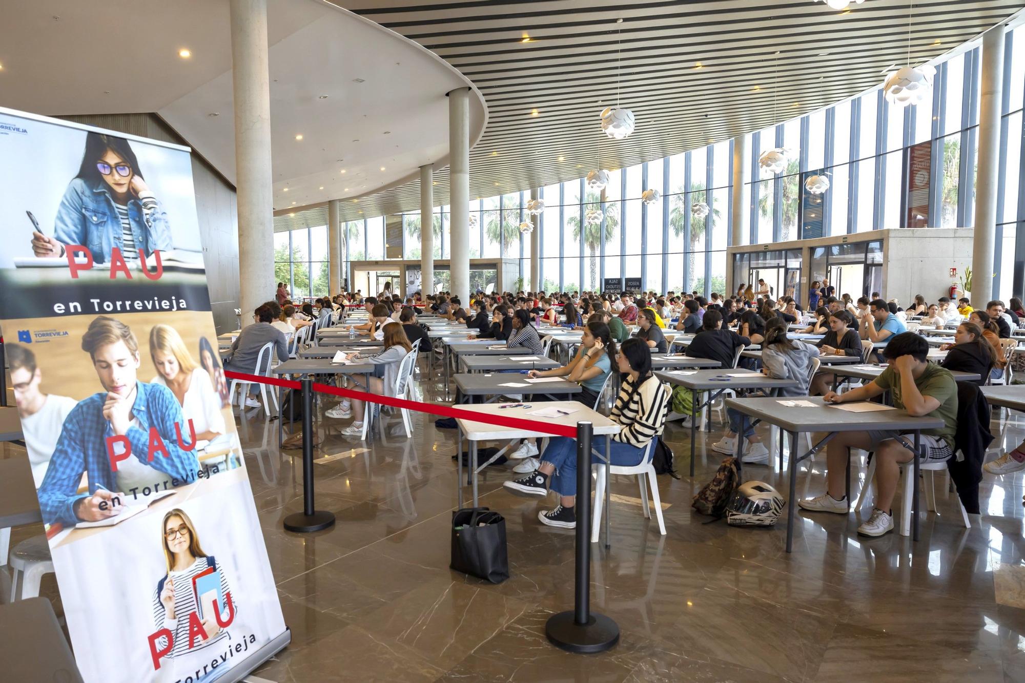 456 estudiantes de seis municipios están realizando las pruebas de la EBAU en el Auditorio Internacional de Torrevieja