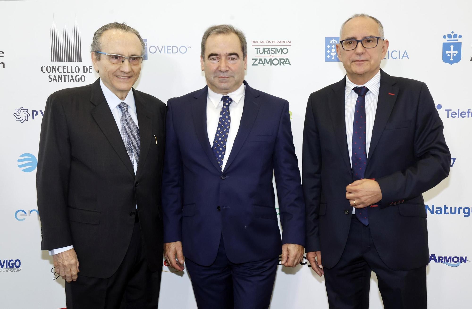 El poder político y empresarial se cita en Santiago