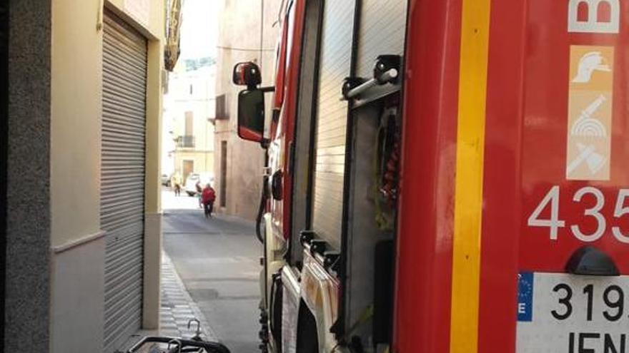 Los bomberos en la calle Barrera de Biar