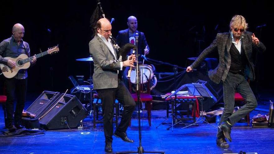 Actuación de Carlos Nuñez en el Teatro Principal.