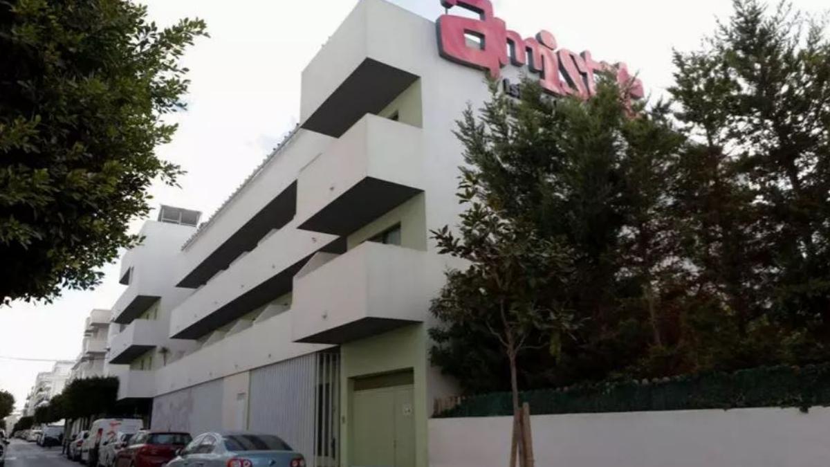 Vista exterior del albergue juvenil que hay en Sant Antoni