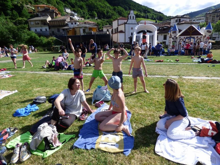 La "playa" de Cangas del Narcea en el Prao del Molín