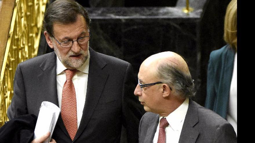 Cristóbal Montoro, junto a Mariano Rajoy en el Congreso de los Diputados.