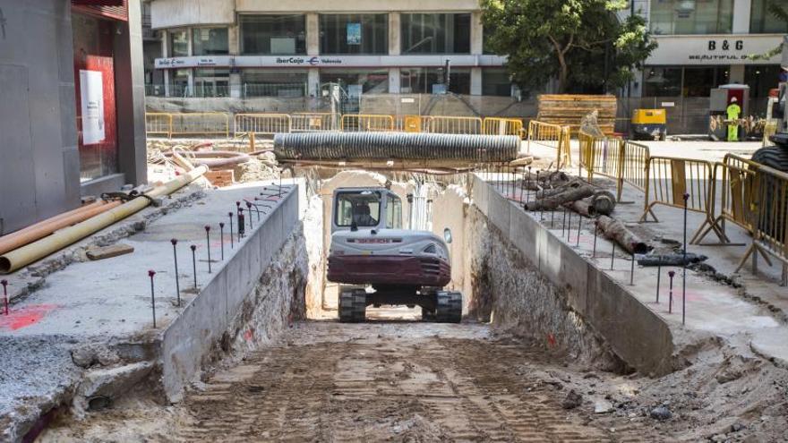 La rampa de acceso del aparcamiento de la plaza de Brujas ya se vislumbra