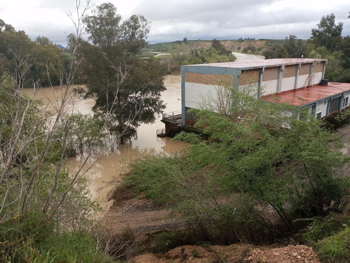 Instalaciones de la comunidad de regantes donde está el punto de medición del río en Ochavillo.