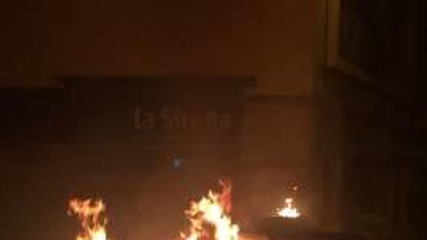 Cinc contenidors cremats durant la matinada a Figueres