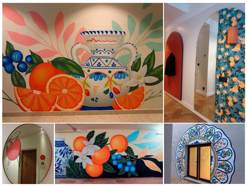 Decoración naranjera del Ibis Styles Sevilla City Santa Justa, incluidos los murales de Irene López. 