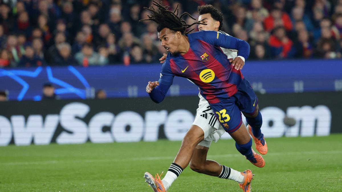 Barcelona's Jules Kounde scores his side's first goal during the Champions League opening phase soccer match between Barcelona and Eintracht Frankfurt in Barcelona, Spain, Tuesday, Dec. 9, 2025. (AP Photo/Joan Monfort)