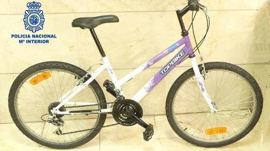 Bicicleta incautada tras la detención.