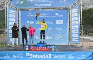 Giulio Ciccone se corona en el Alto de los Pinos de Benissa y se viste de amarillo