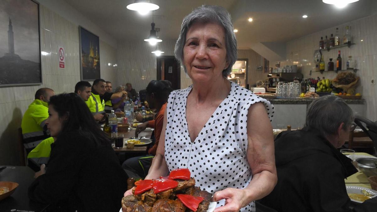 El restaurante para comer por 11 euros en el centro de A Coruña como en casa de la abuela: "Los callos, la carne asada y el cocido son lo que mejor me representan"